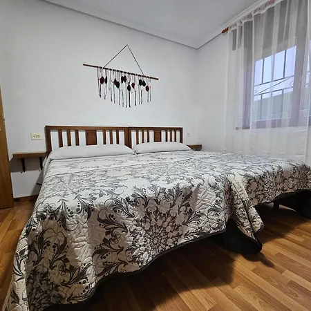 Vivienda Familiar Y Rurales La Branela * Tapia De Casariego